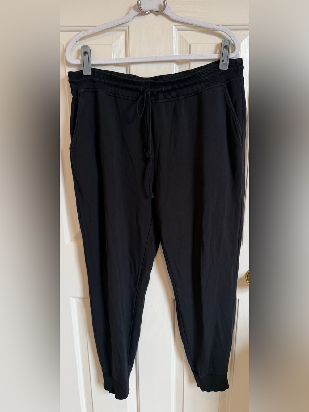 Vineyard Vines Dreamcloth Joggers.
Black. Size Large. EUC - Picture 2 of 7